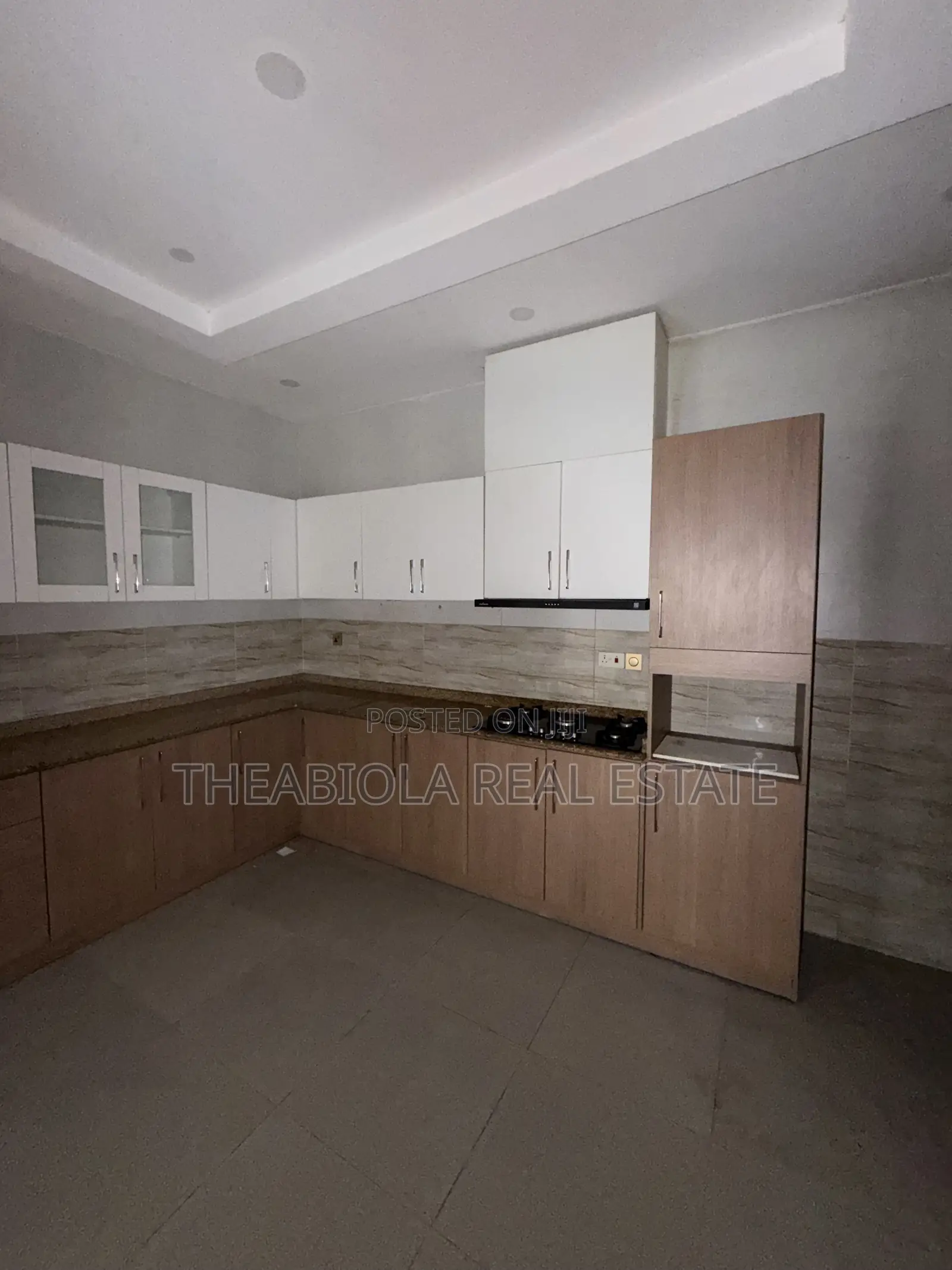 4bdrm Townhouse / Terrace in In A Mini Estate In for rent in Guzape District