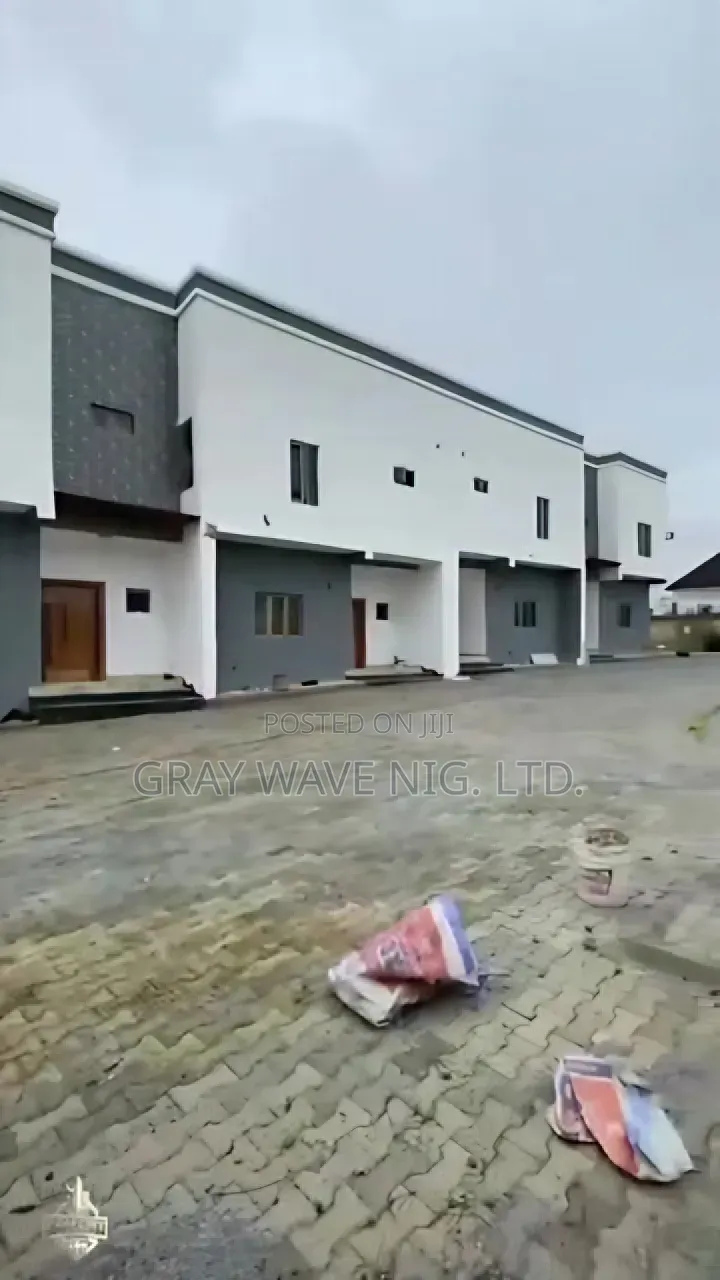 3bdrm Townhouse/Terrace in Sabon Lugbe for sale in Sabon Lugbe