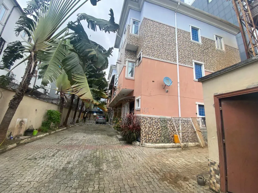 5bdrm Duplex in Osapa London Lekki for sale in Osapa london