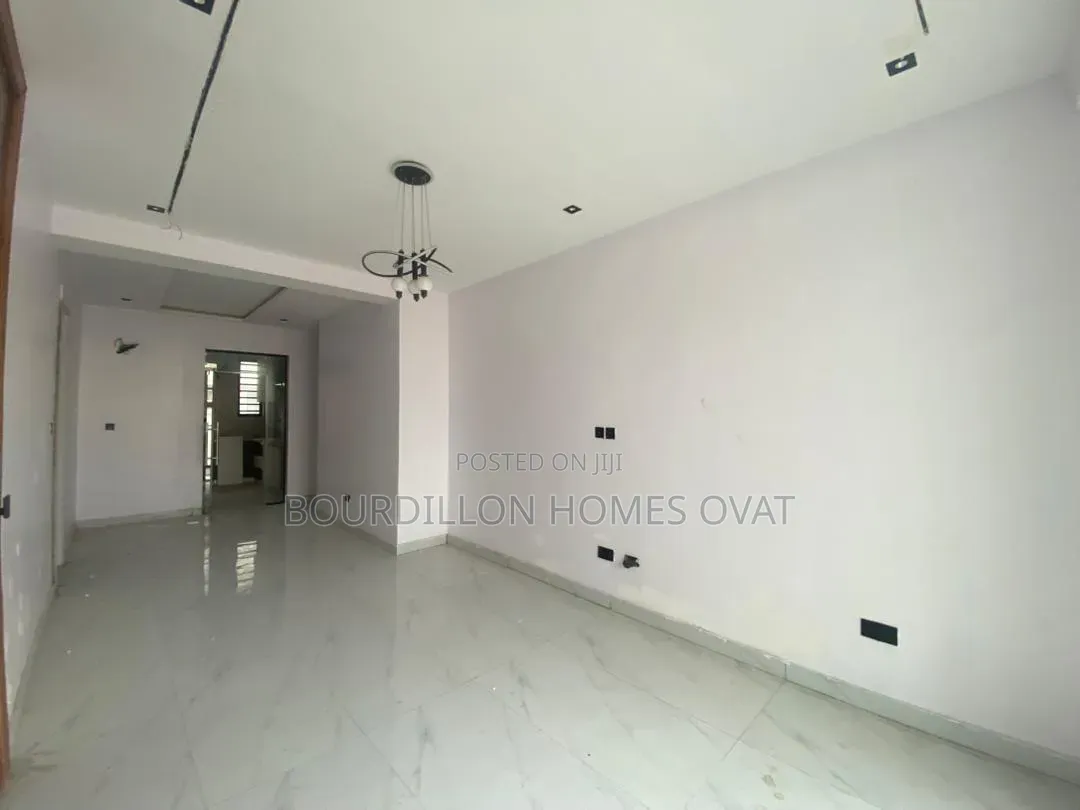 2bdrm Apartment in Osapa London Lekki for sale in Osapa london