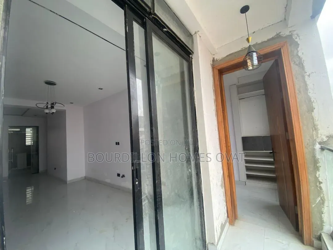 2bdrm Apartment in Osapa London Lekki for sale in Osapa london