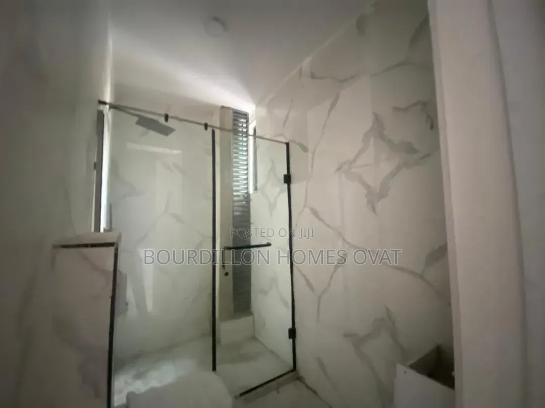 2bdrm Apartment in Osapa London Lekki for sale in Osapa london