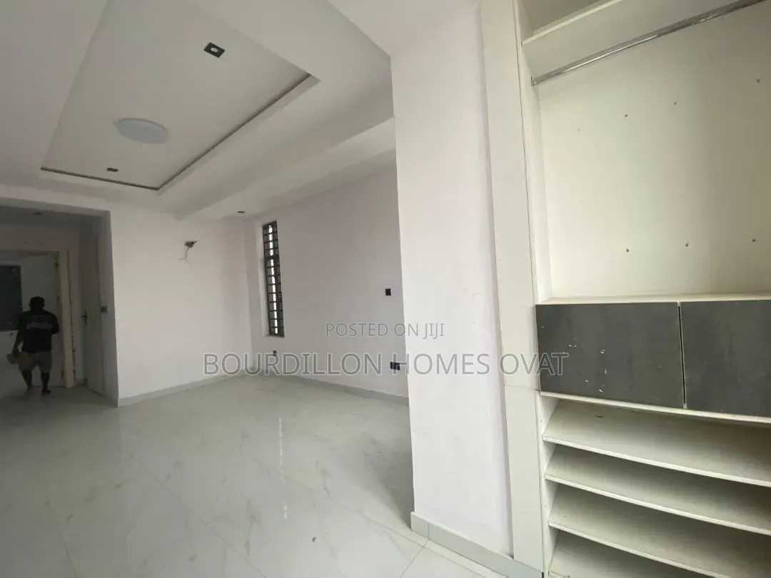 2bdrm Apartment in Osapa London Lekki for sale in Osapa london