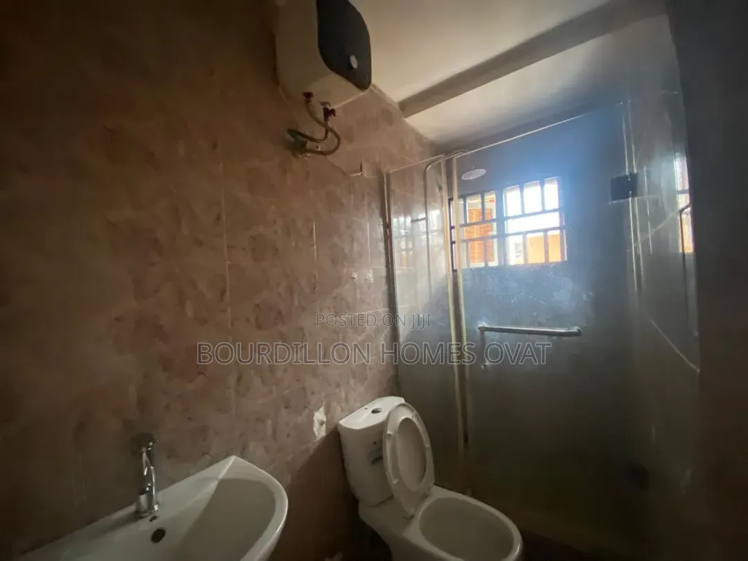3bdrm Apartment in Osapa London Lekki for rent in Osapa london