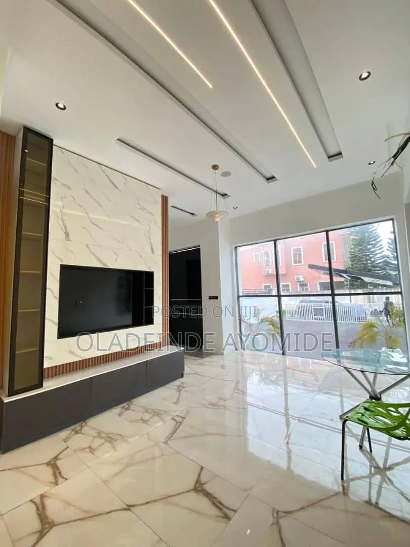 5bdrm Duplex in Chevron for sale in Chevron