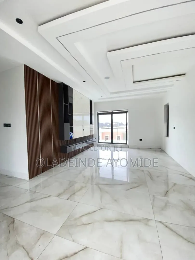 5bdrm Duplex in Chevron for sale in Chevron