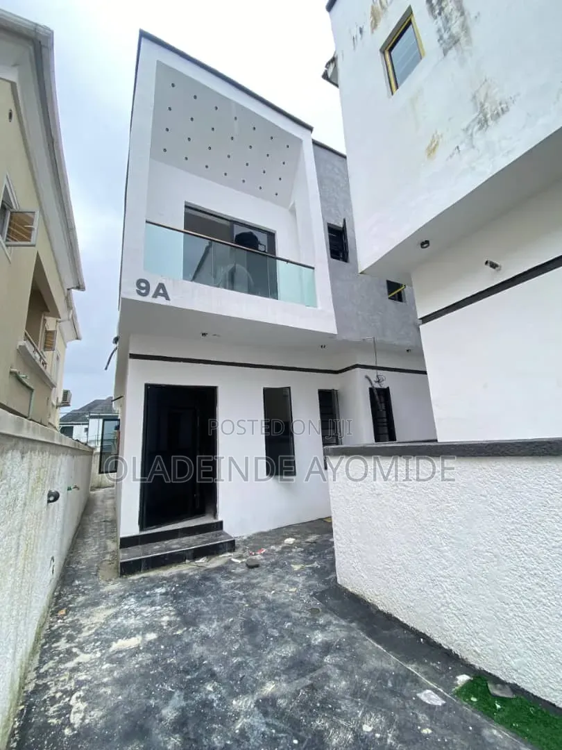 4bdrm Duplex in Chevron for sale in Chevron