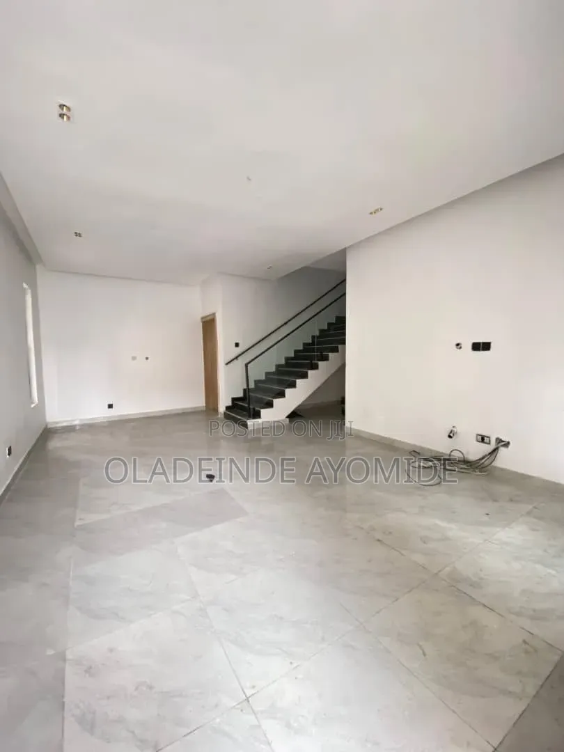 4bdrm Duplex in Chevron for sale in Chevron