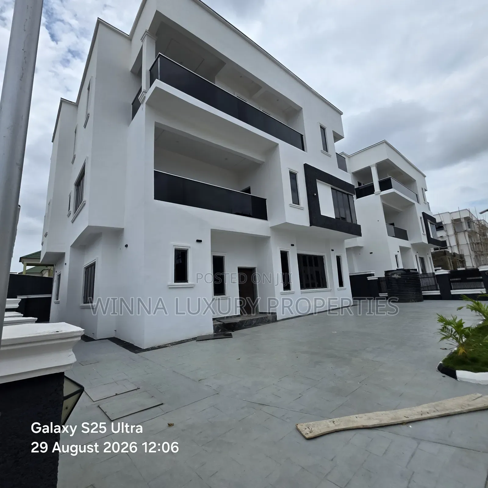 6bdrm Duplex in Nut Opposite River, Lugbe District for sale in Lugbe District