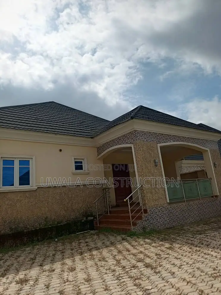 3bdrm Bungalow in Idu Industrial for sale in Idu Industrial