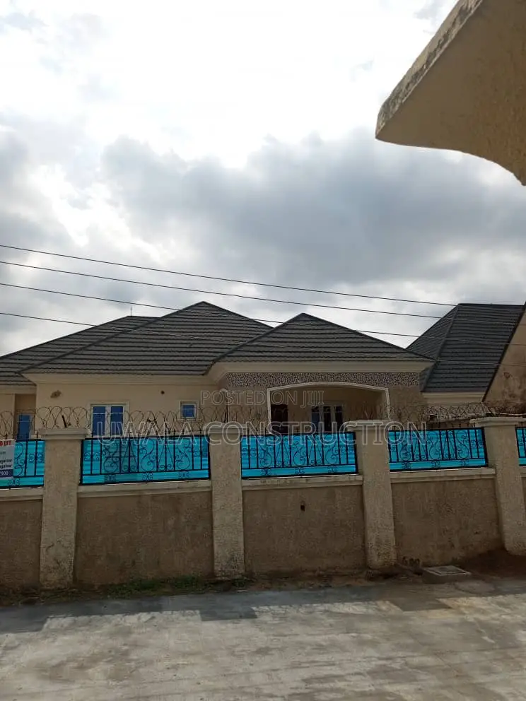 3bdrm Bungalow in Idu Industrial for sale in Idu Industrial