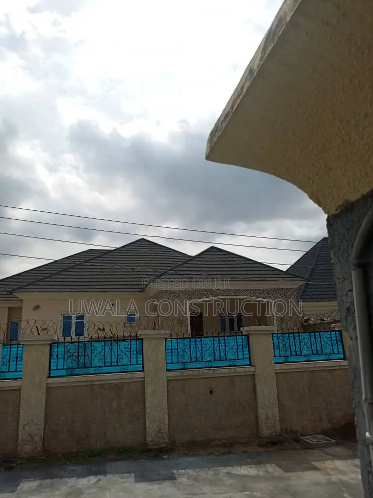 3bdrm Bungalow in Idu Industrial for sale in Idu Industrial
