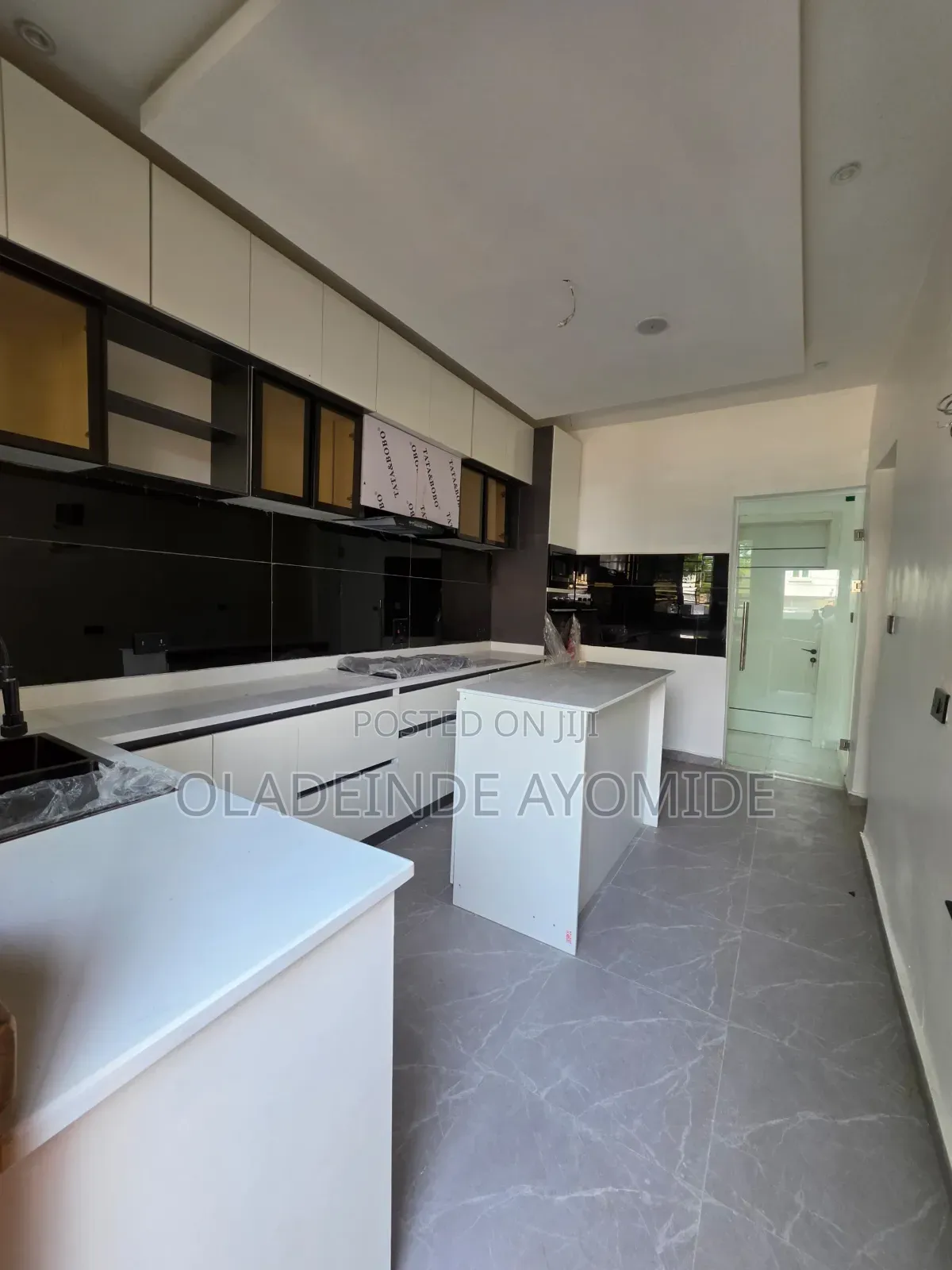 4bdrm Duplex in Idado for sale in Idado