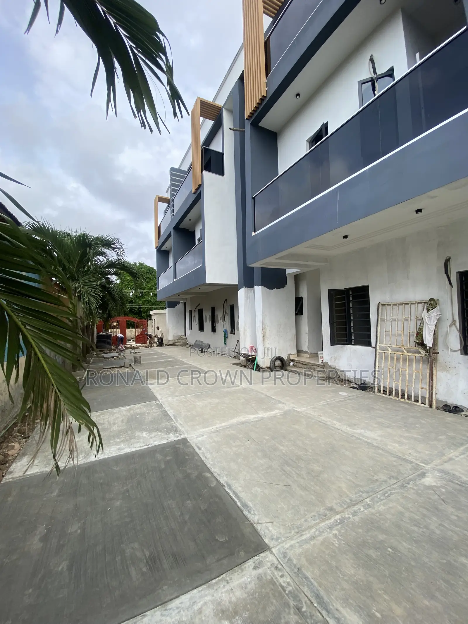 4bdrm Duplex in Ire Akari for sale in Ire Akari