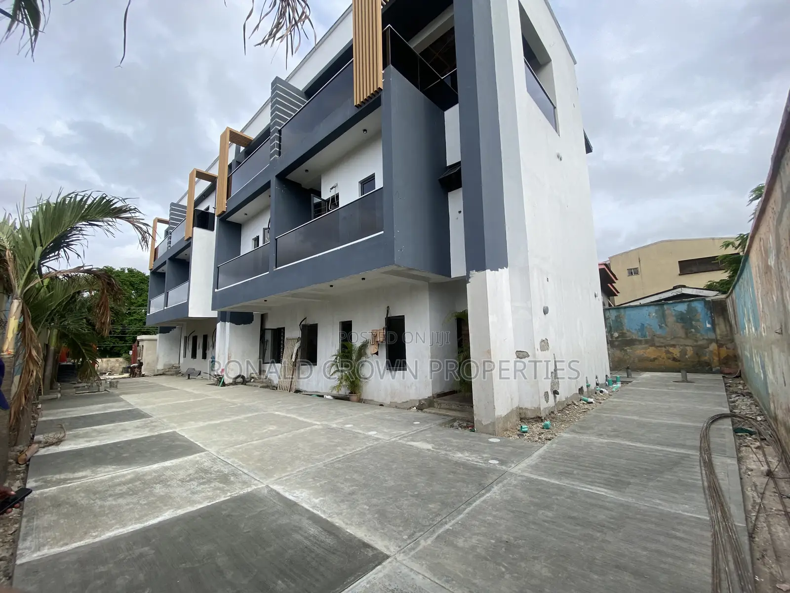 4bdrm Duplex in Ire Akari for sale in Ire Akari