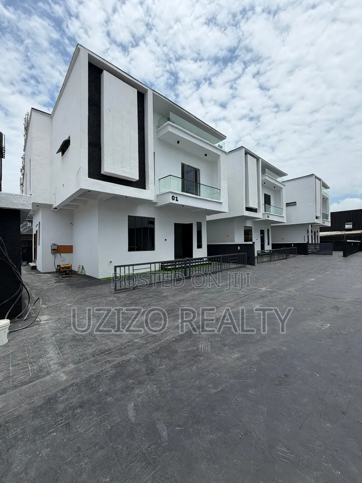 5bdrm Duplex in Ikota for sale in Ikota