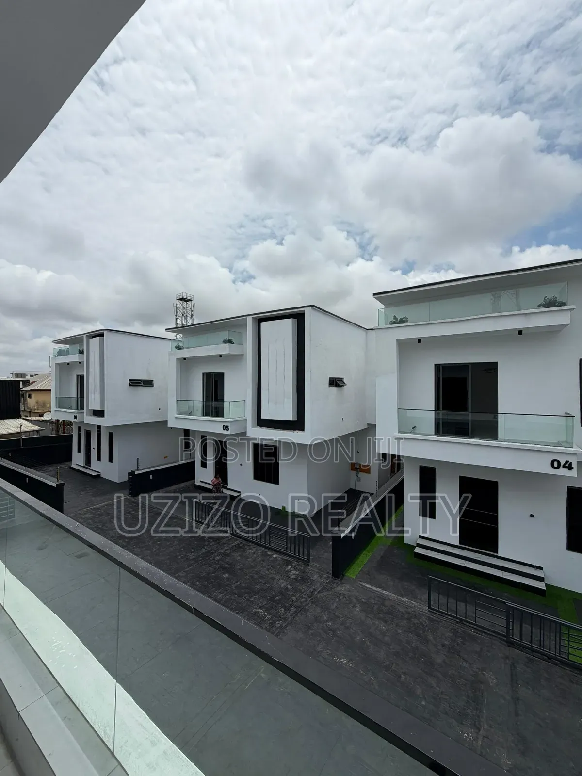 5bdrm Duplex in Ikota for sale in Ikota