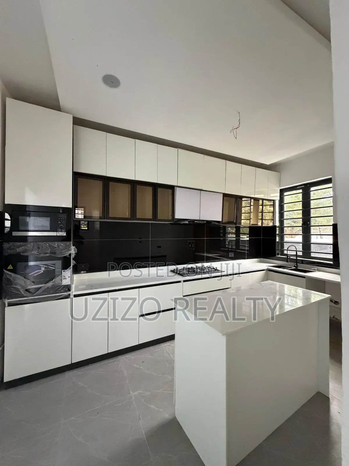5bdrm Duplex in Ikota for sale in Ikota