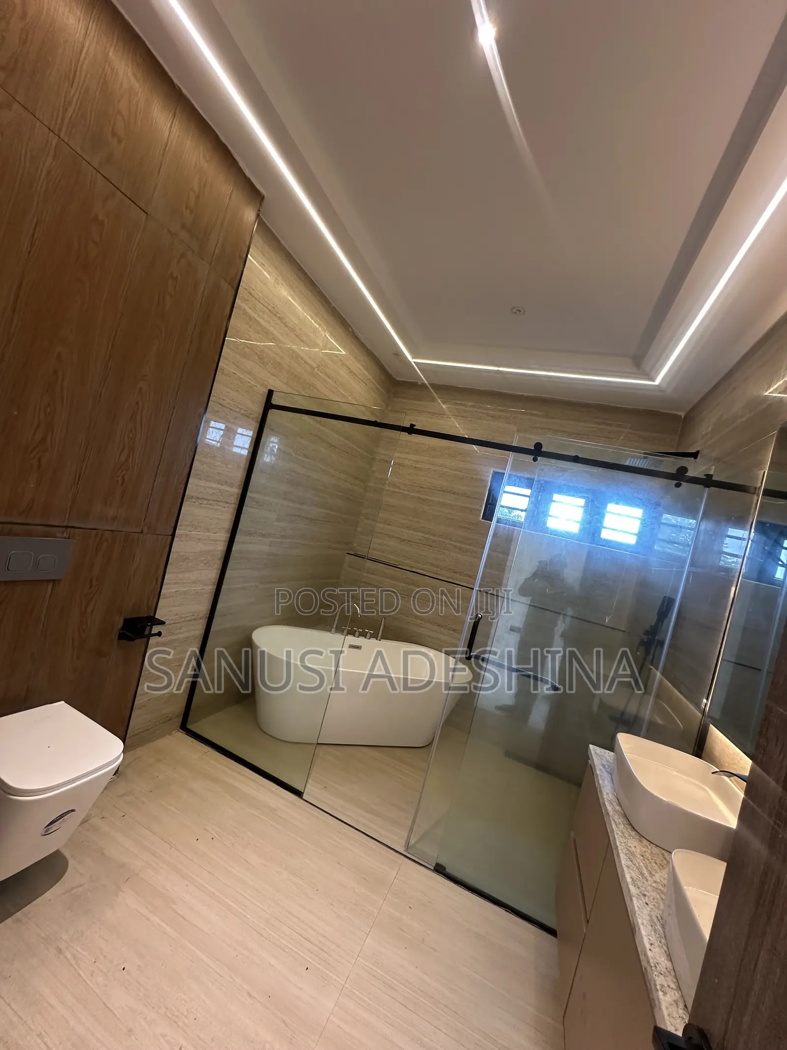 8bdrm Duplex in Guzape Main,Fct for sale in Guzape District