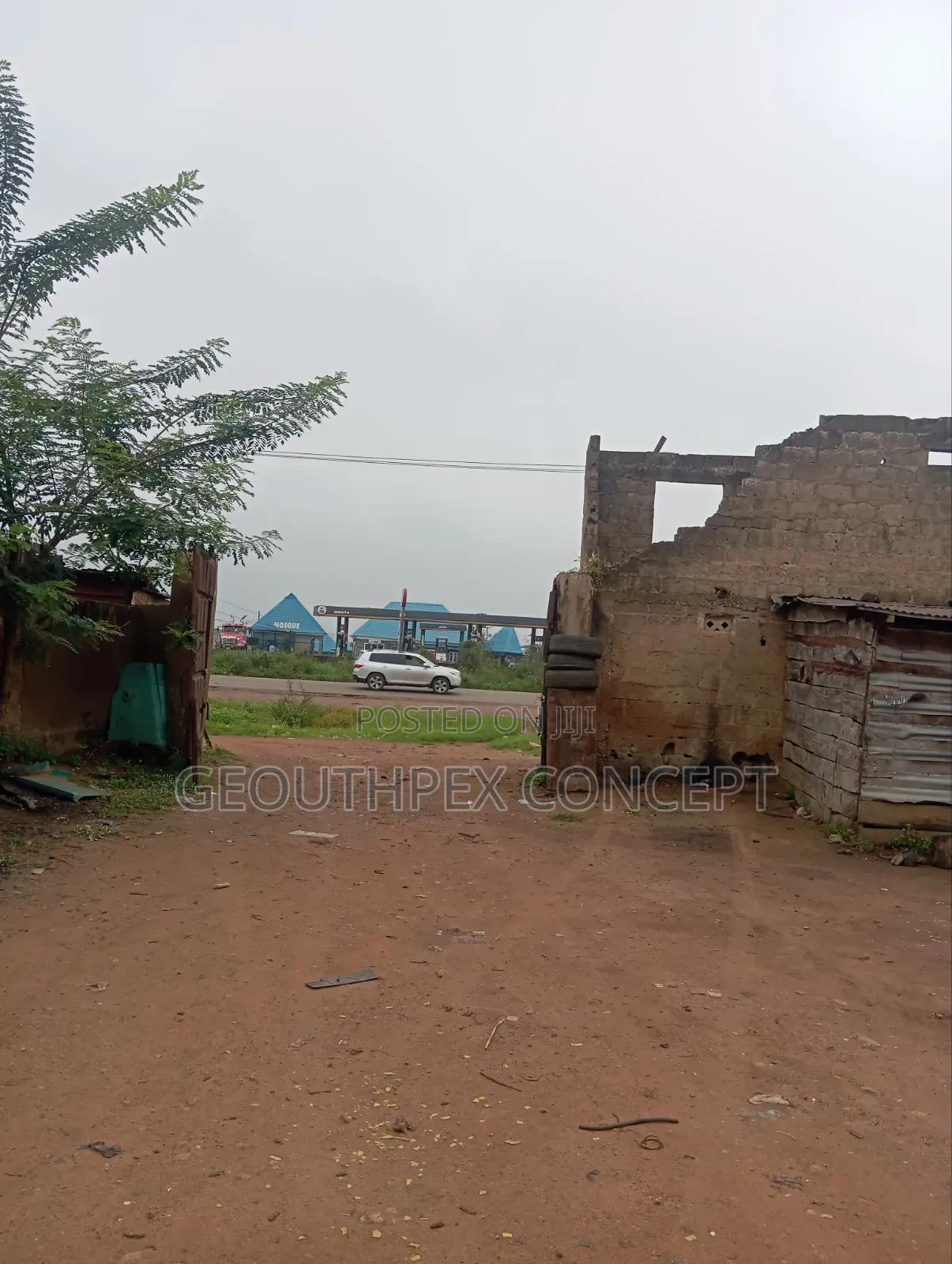 3 Plots of Land With 3Bdrm 8 Shops Along Ojoo/Moniya Express, Ibadan in Ojoo