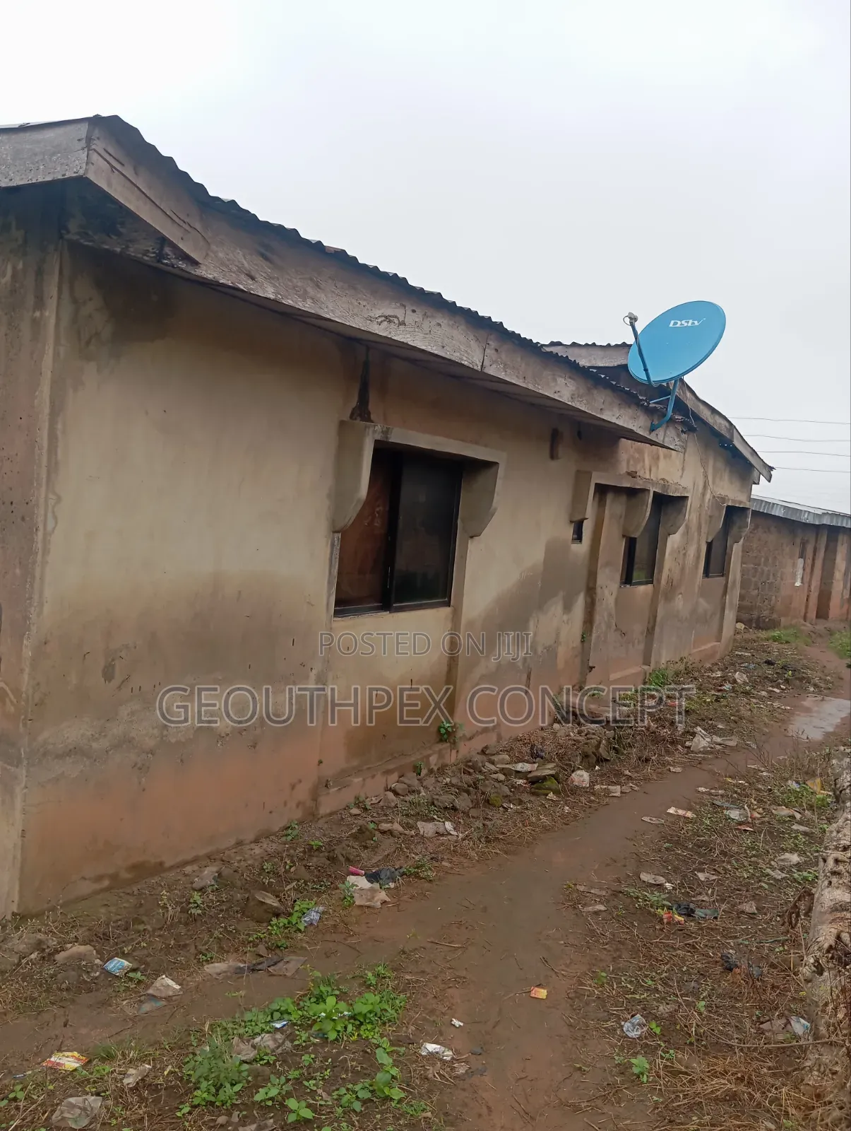 3 Plots of Land With 3Bdrm 8 Shops Along Ojoo/Moniya Express, Ibadan in Ojoo