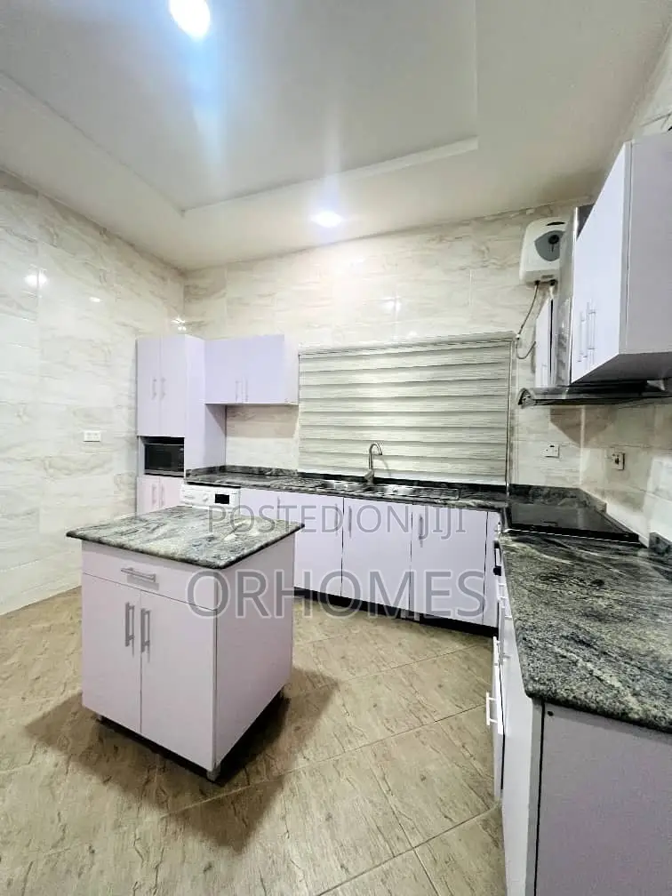 4bdrm Duplex in Ikota Gra for sale in Ikota