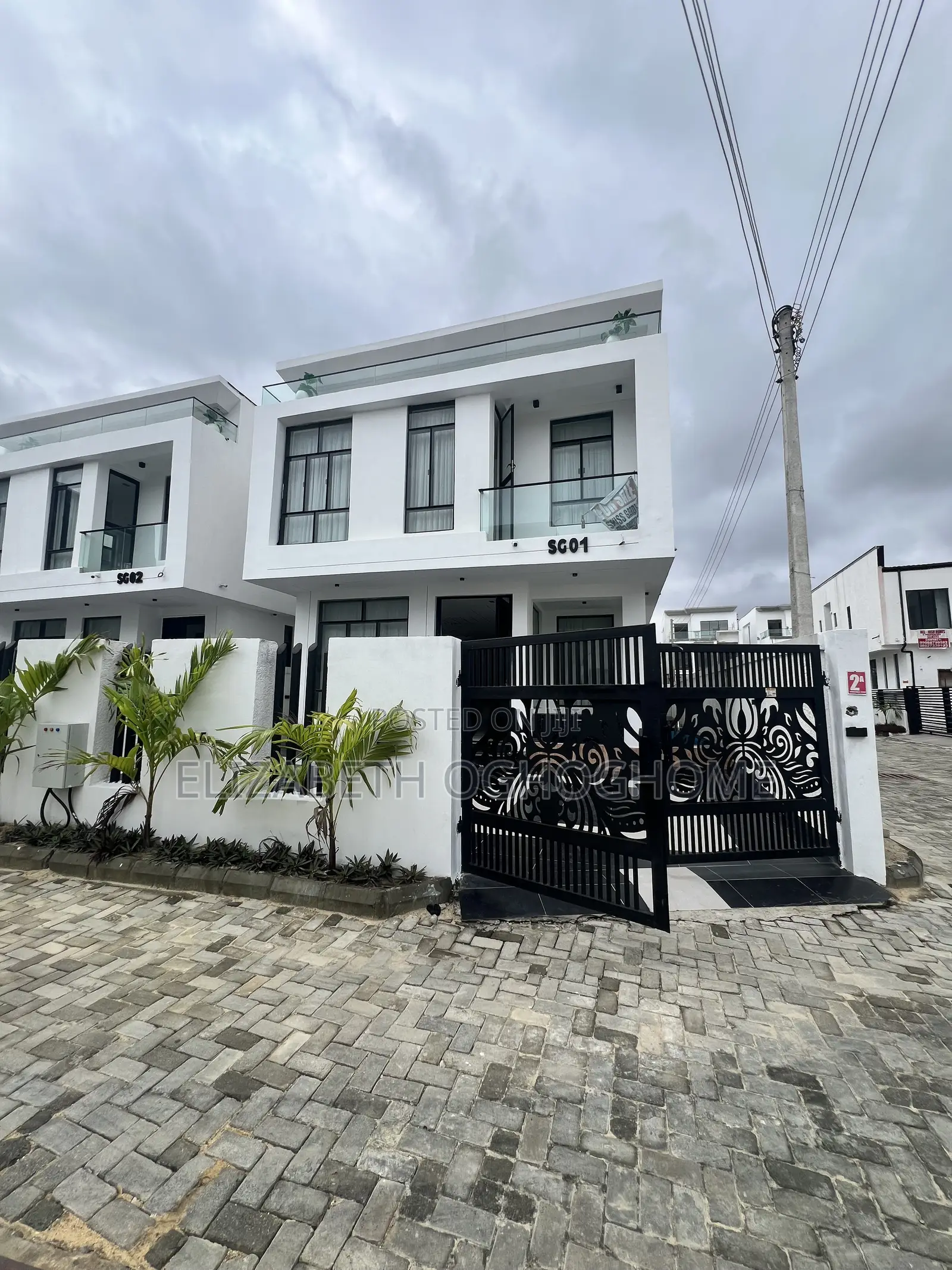 5bdrm Duplex in Chevron for sale in Chevron