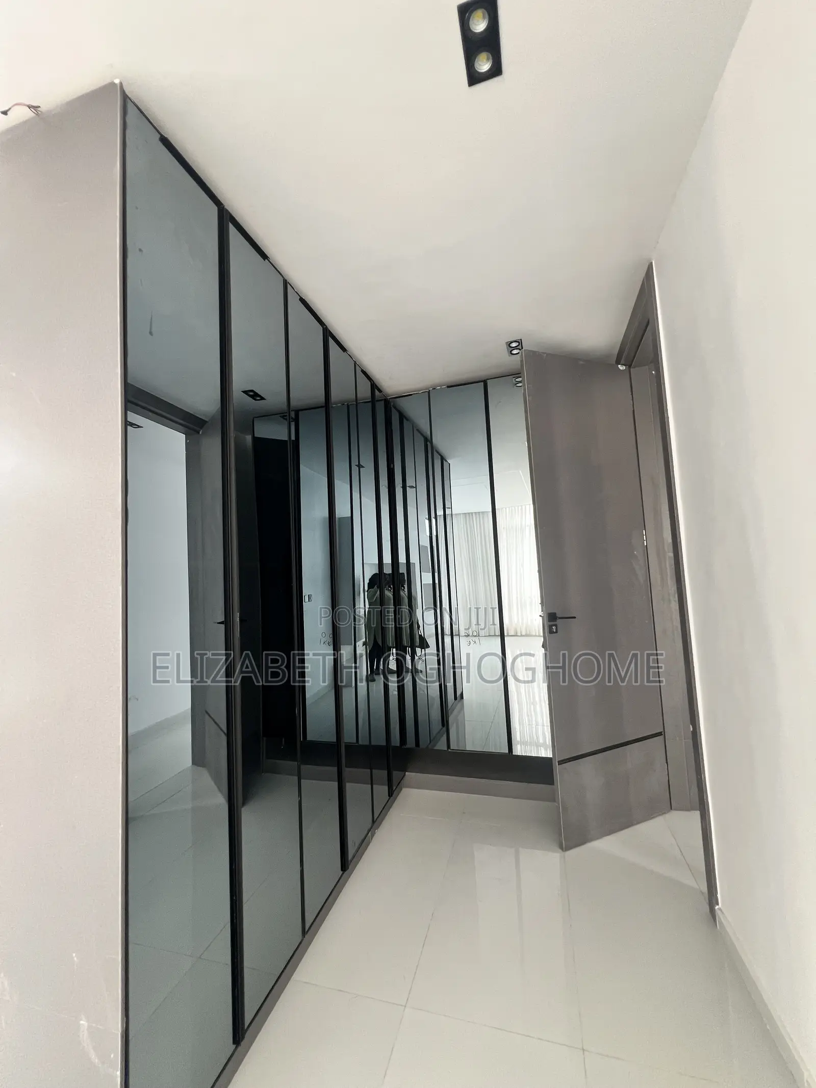 5bdrm Duplex in Chevron for sale in Chevron