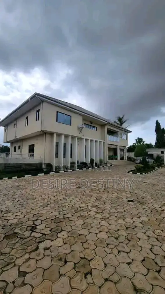 Furnished 4bdrm Duplex in Jos for sale in Jos