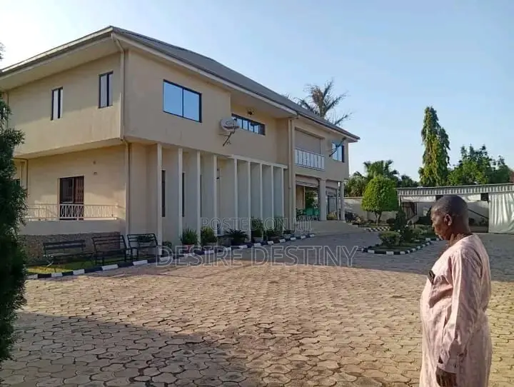 Furnished 4bdrm Duplex in Jos for sale in Jos