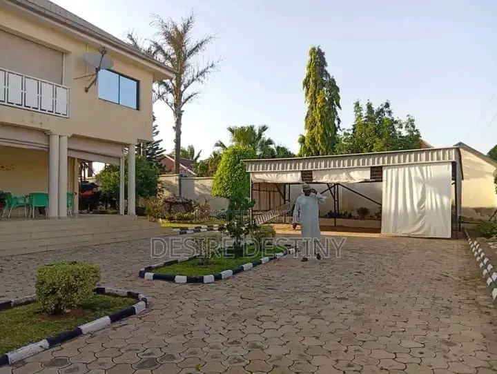 Furnished 4bdrm Duplex in Jos for sale in Jos