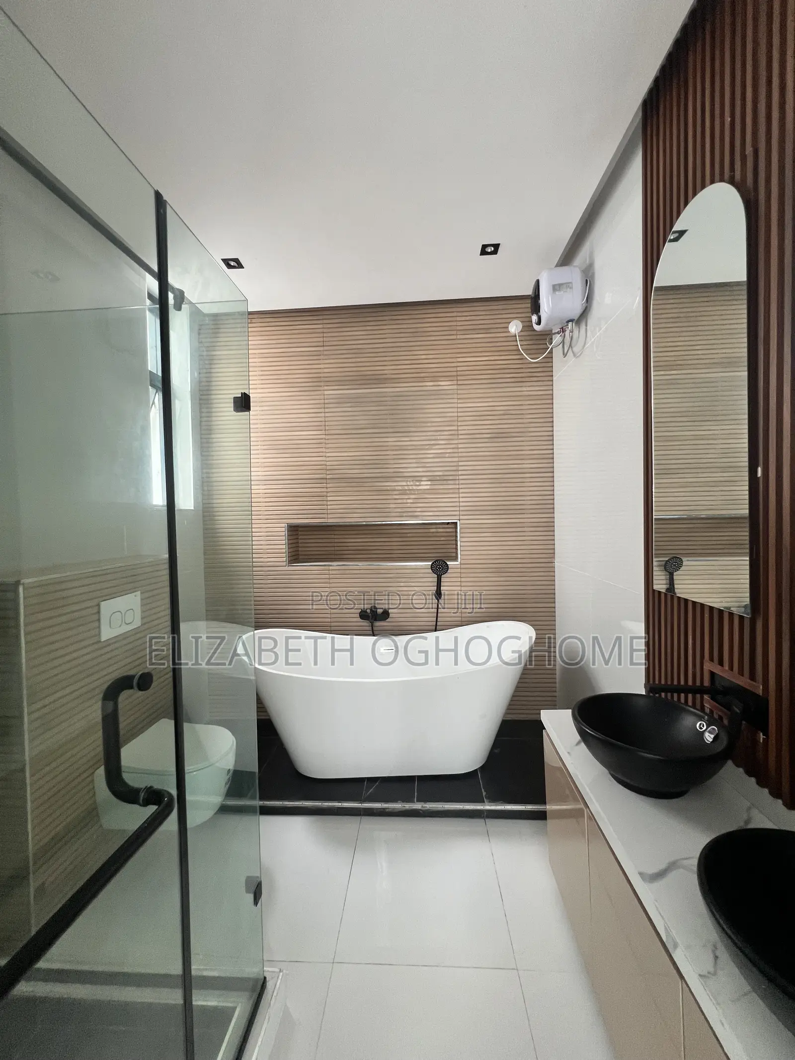 5bdrm Duplex in Chevron for sale in Chevron