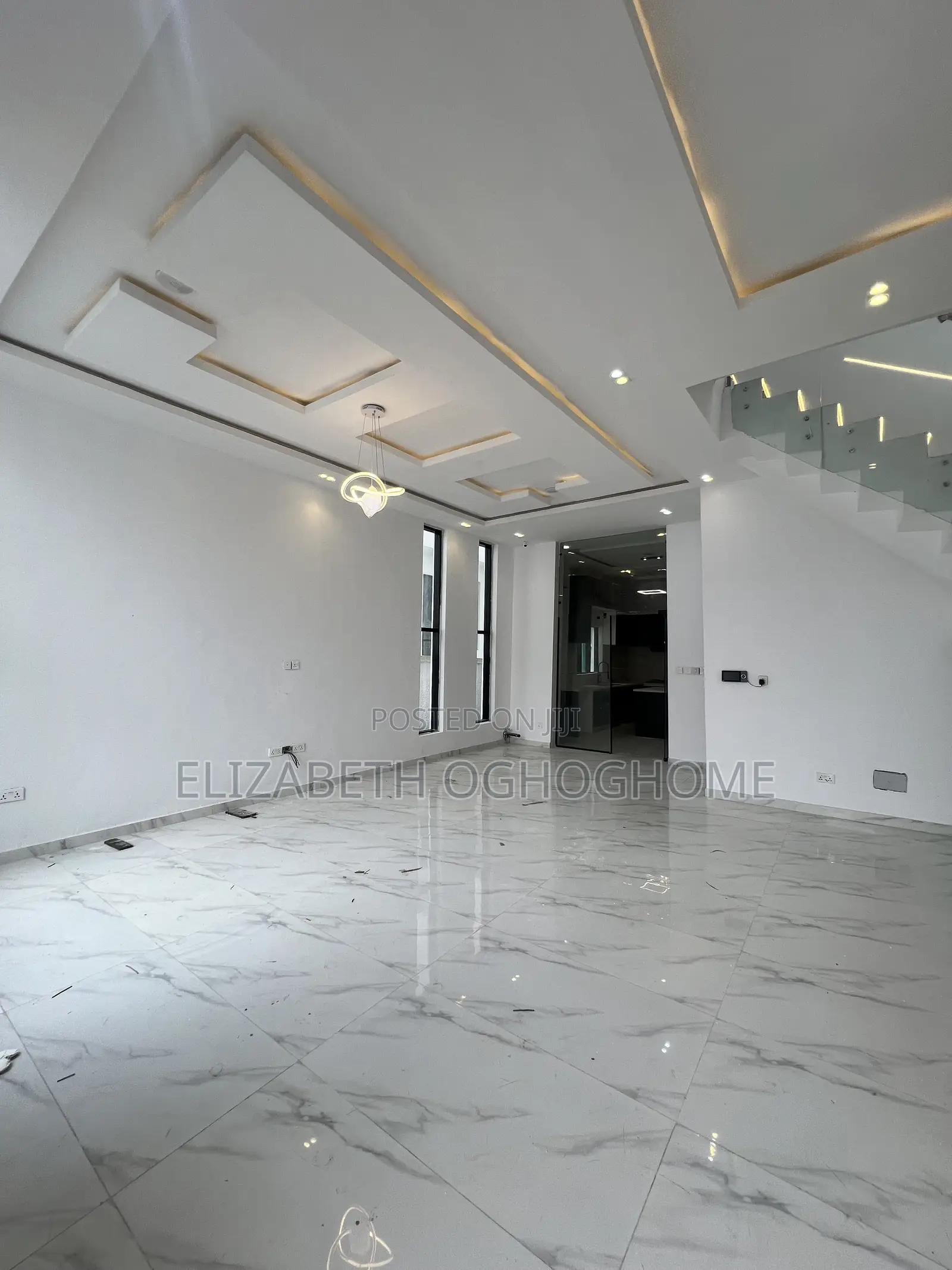 5bdrm Duplex in Chevron for sale in Chevron