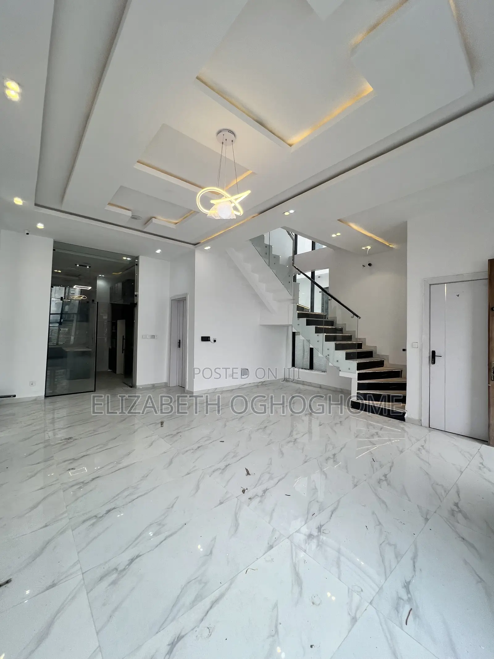 5bdrm Duplex in Chevron for sale in Chevron