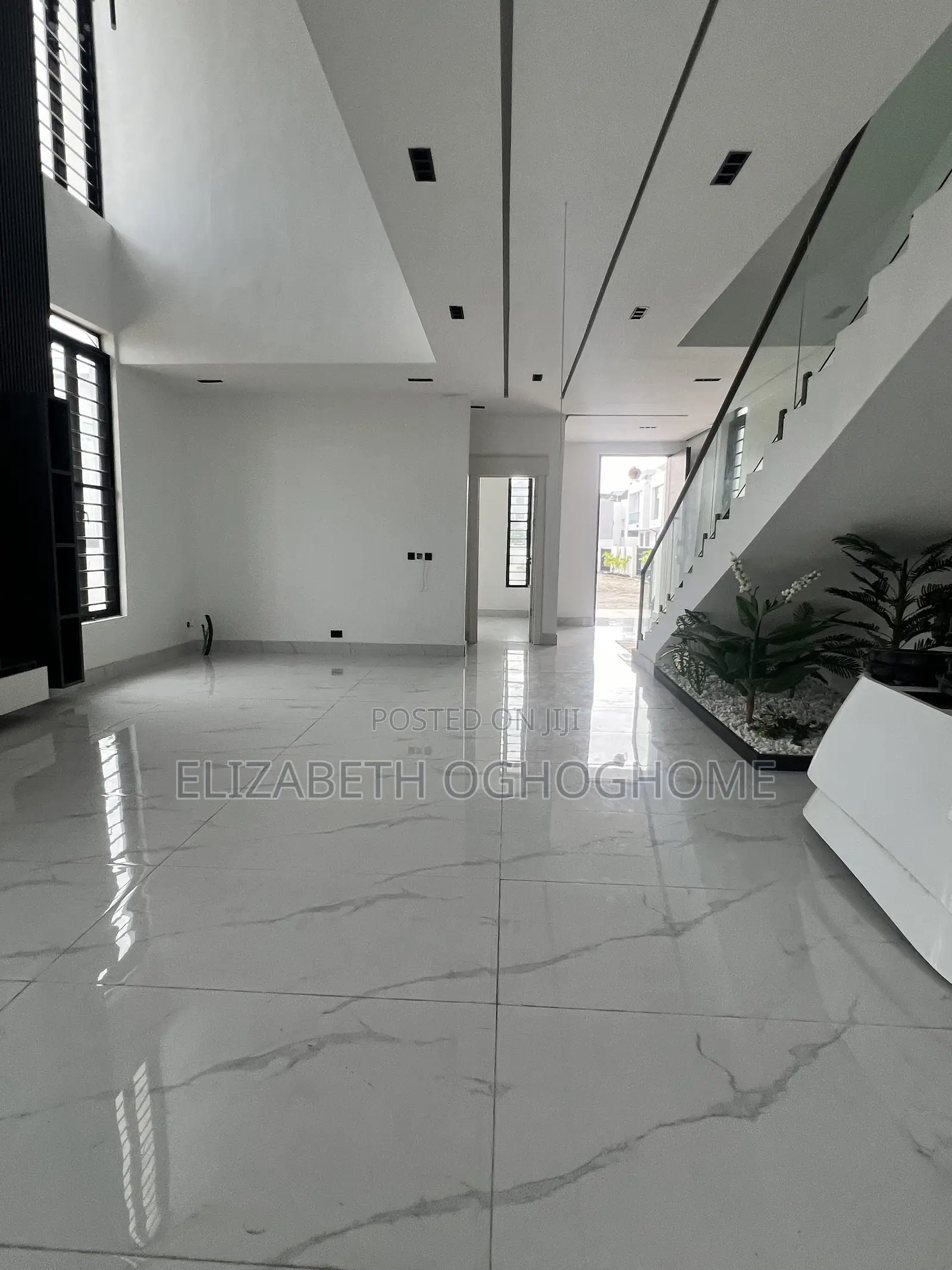 5bdrm Duplex in Chevron for sale in Chevron