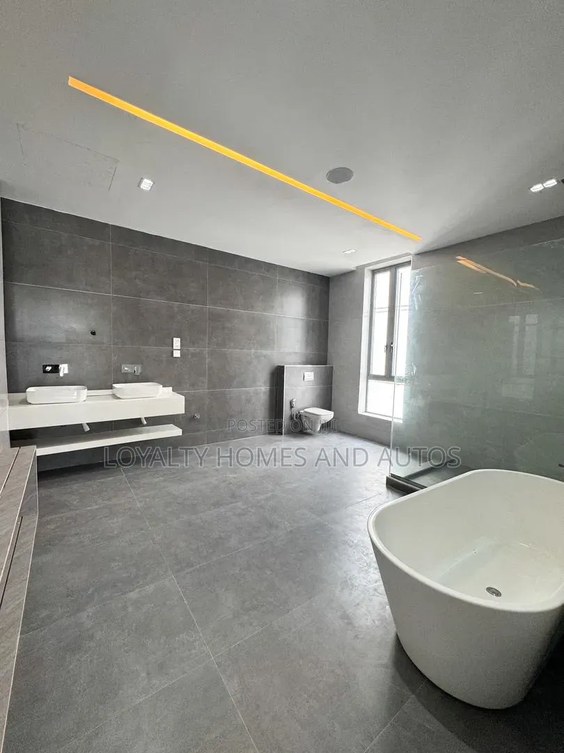 3bdrm House in Banana Island for sale in Banana Island