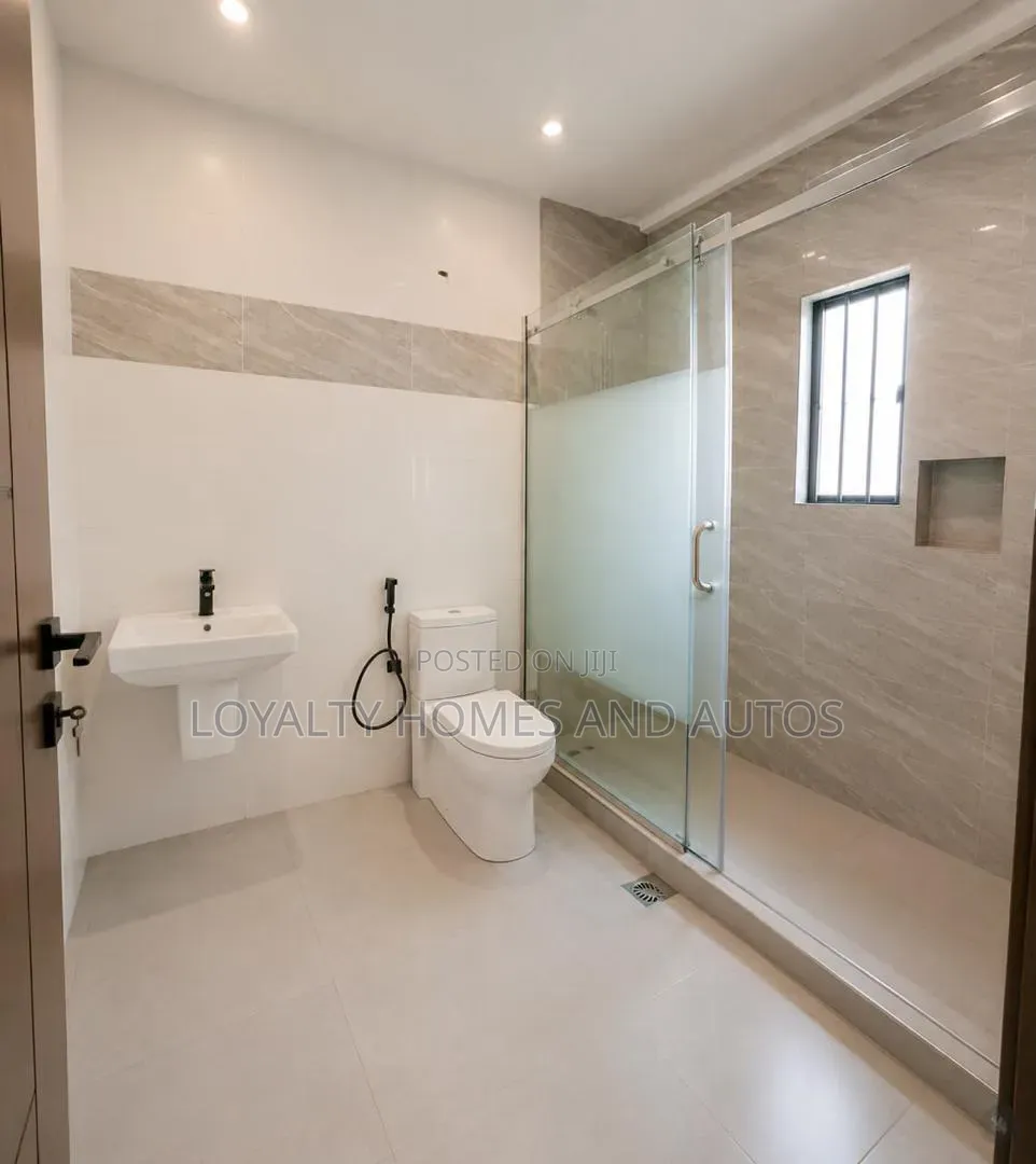 5bdrm Duplex in Omole Phase 1 for sale in Omole Phase 1