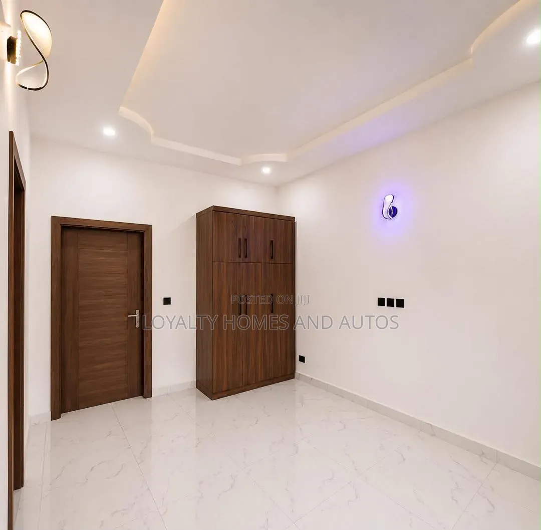 5bdrm Duplex in Omole Phase 1 for sale in Omole Phase 1