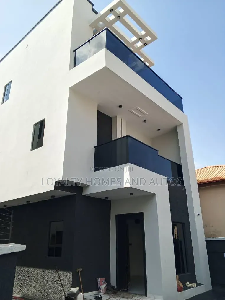 5bdrm Duplex in Omole Phase 1 for sale in Omole Phase 1