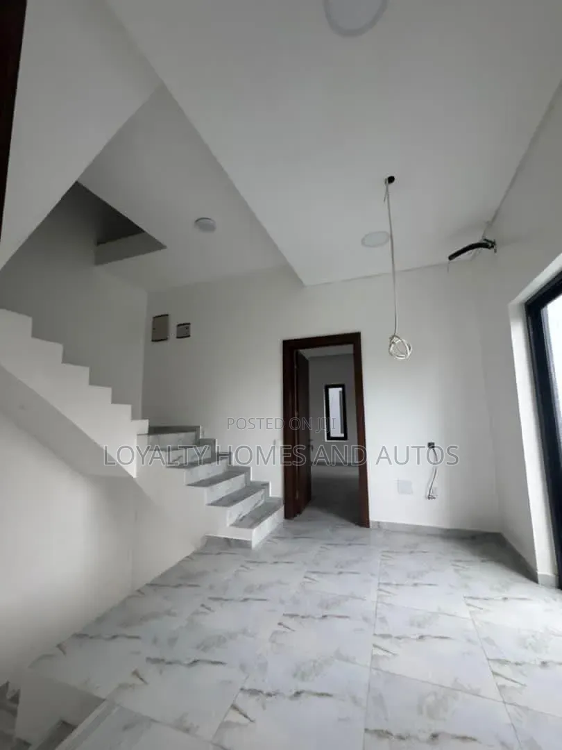 4bdrm Duplex in Lekki Phase 1 for sale in Lekki Phase 1