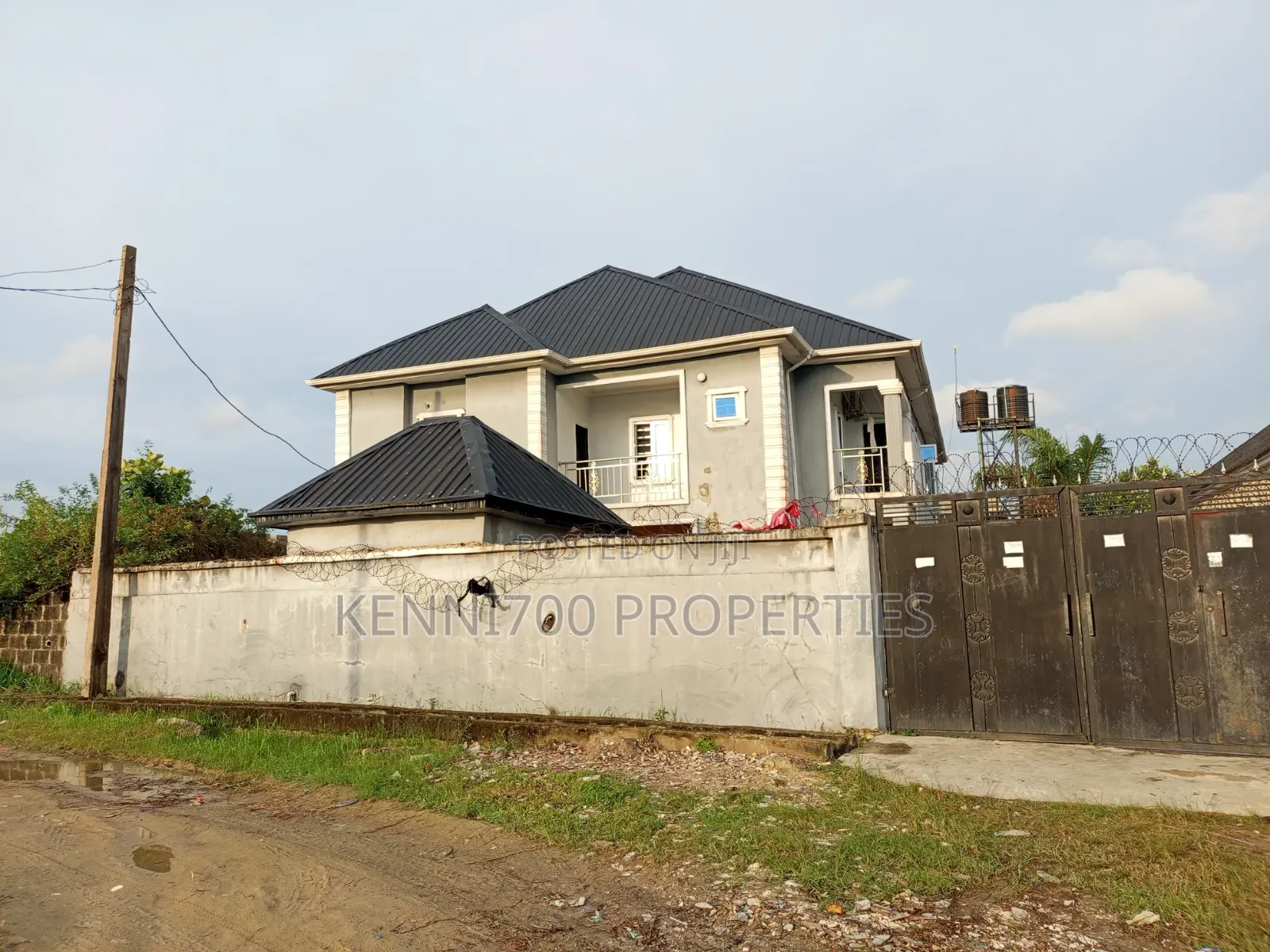 10bdrm Block of Flats in Majek By Balogun, Off Lekki-Epe Expressway in Off Lekki-Epe Expressway