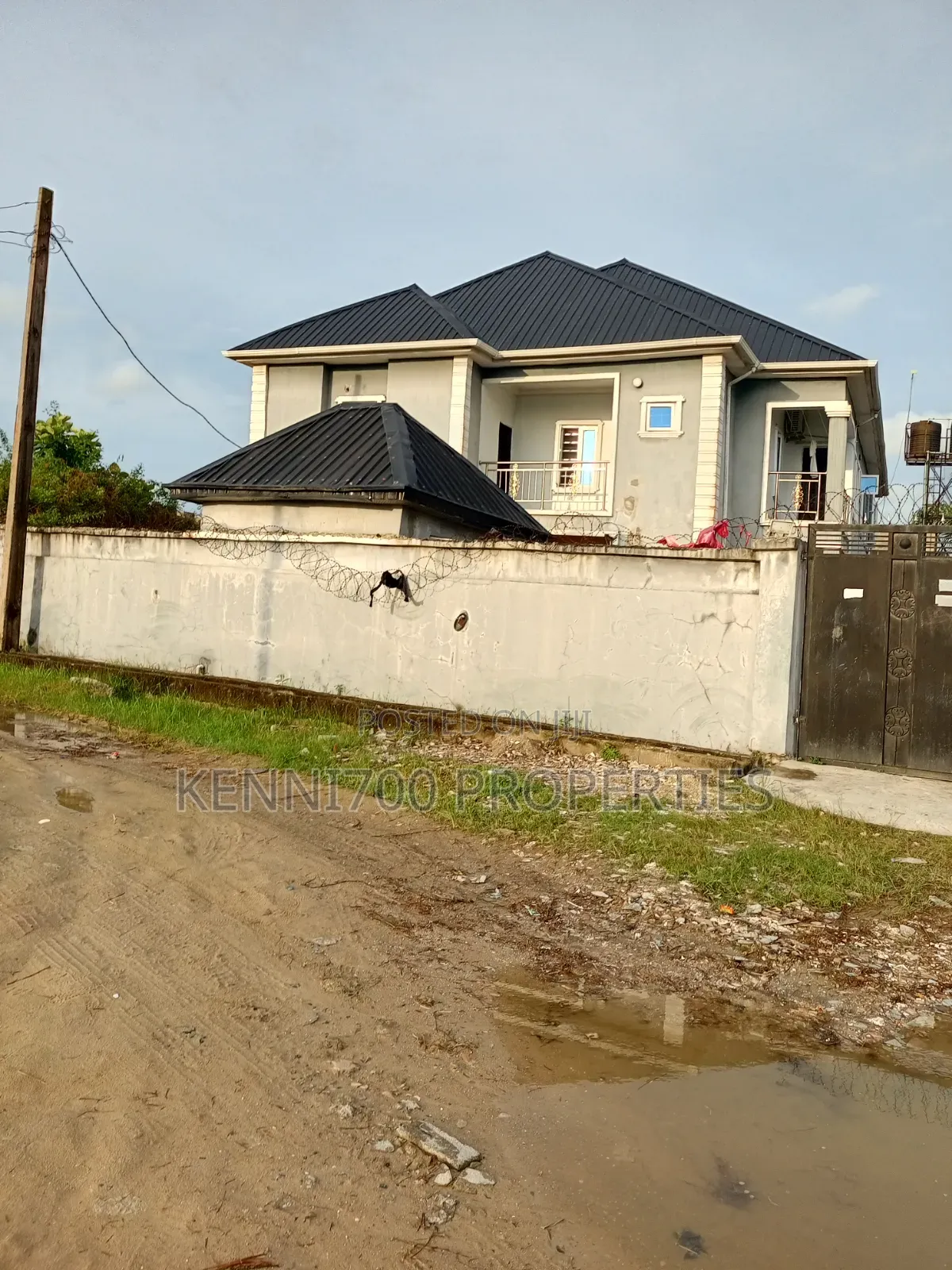10bdrm Block of Flats in Majek By Balogun, Off Lekki-Epe Expressway in Off Lekki-Epe Expressway