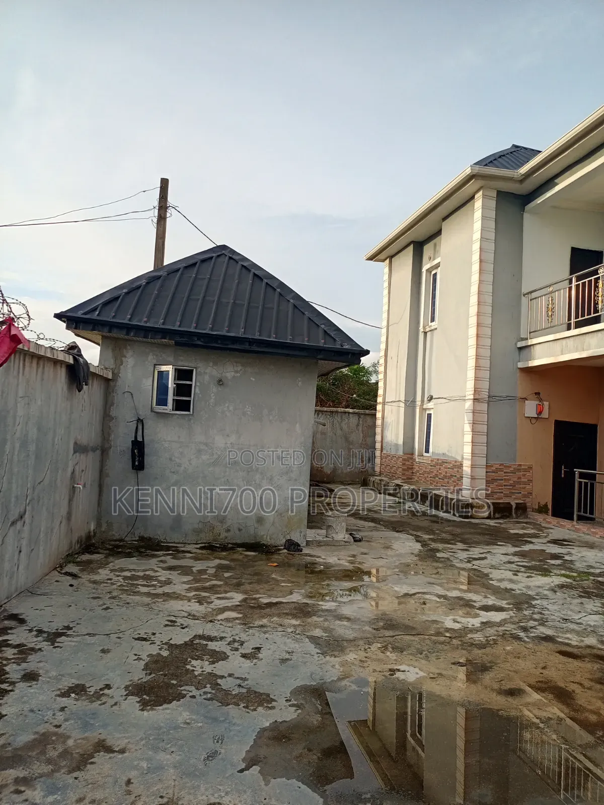 10bdrm Block of Flats in Majek By Balogun, Off Lekki-Epe Expressway in Off Lekki-Epe Expressway
