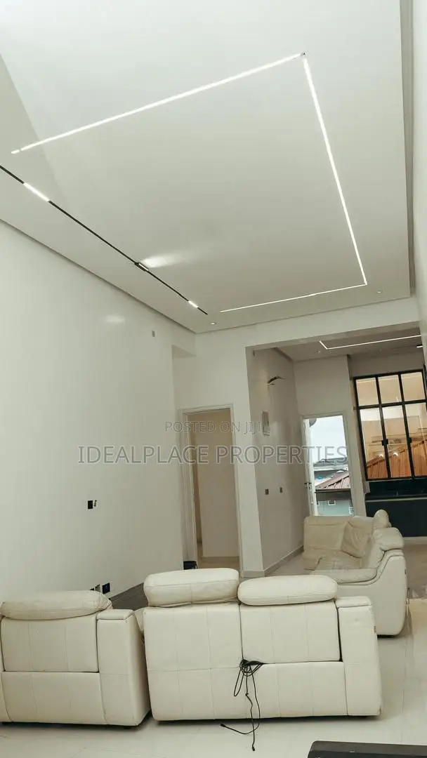 Furnished 3bdrm Apartment in Lekki Phase 1 for rent in Lekki Phase 1
