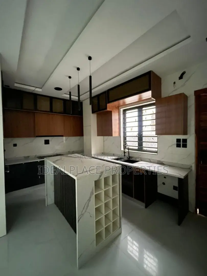 5bdrm Duplex in Ajah for sale in Ajah