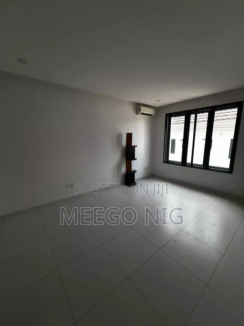 1bdrm Apartment in Off Admiralty Way for rent in Lekki Phase 1