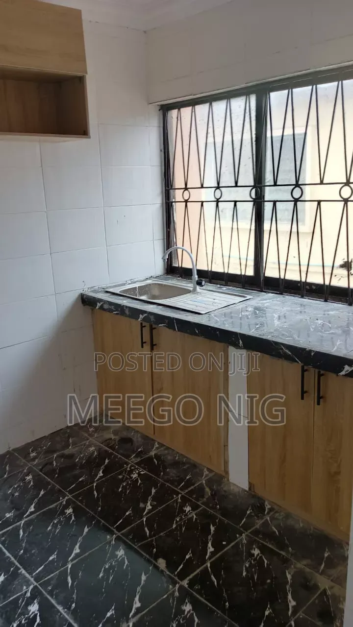 1bdrm Apartment in Off Admiralty Way for rent in Lekki Phase 1