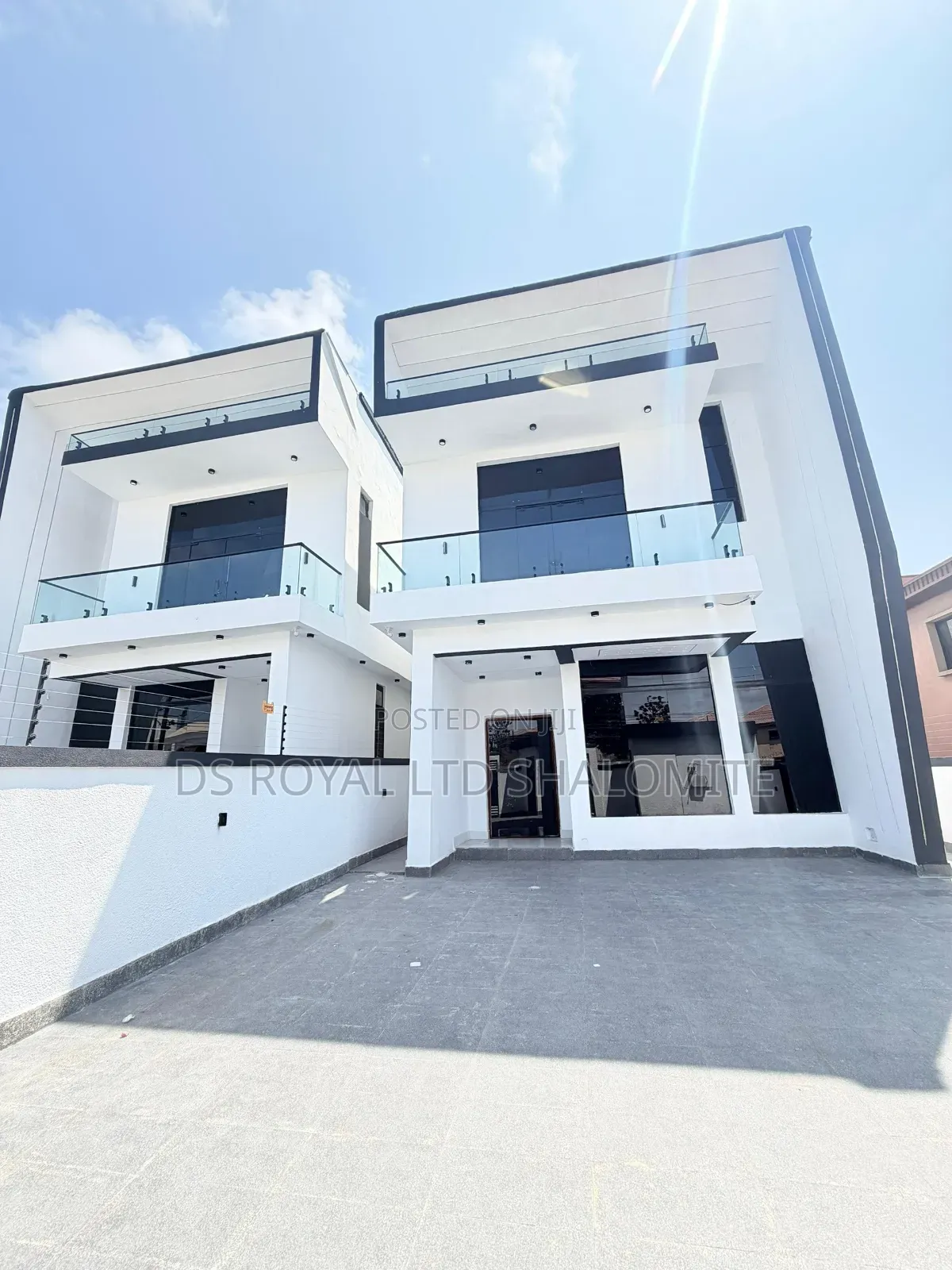 5bdrm Duplex in Ikota for sale in Ikota