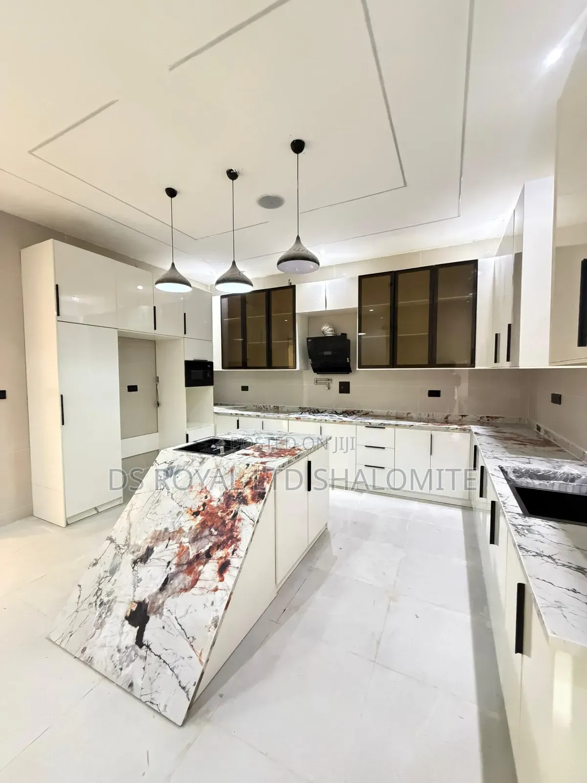 5bdrm Duplex in Ikota for sale in Ikota