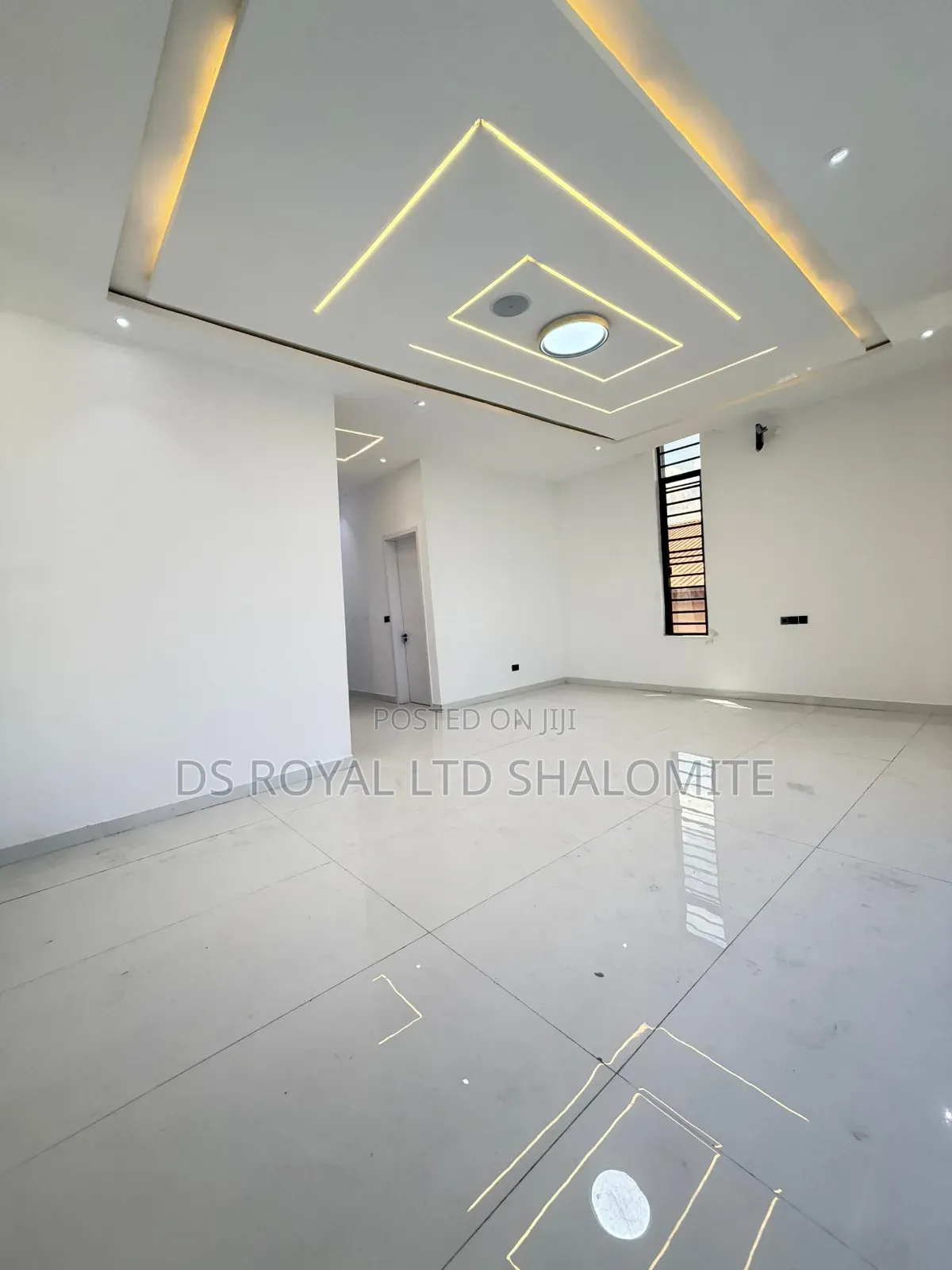 5bdrm Duplex in Ikota for sale in Ikota